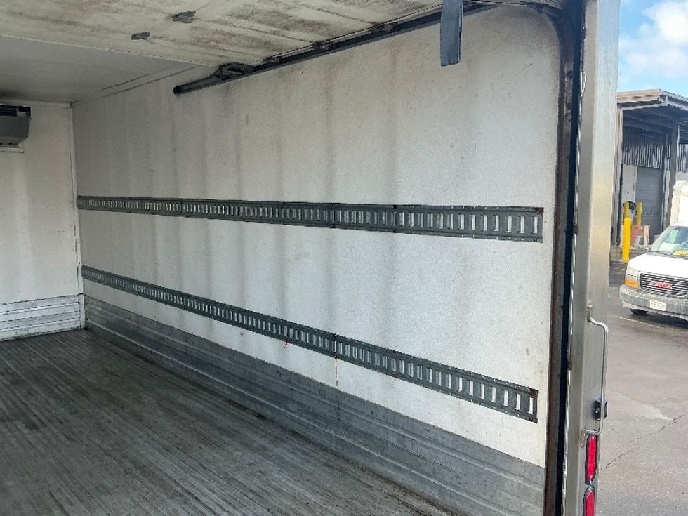 Refrigerated Truck-Light and Medium Duty Trucks-Hino-2019-195-Cincinnati-OH-95,224\n\t\tmiles-$ 53,750 - Image 12