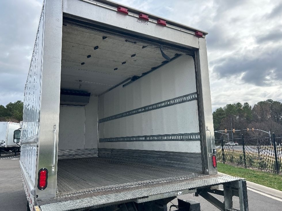 Refrigerated Truck-Light and Medium Duty Trucks-Hino-2019-195-Concord-NC-182,263\n\t\tmiles-$ 40,500 - Image 12
