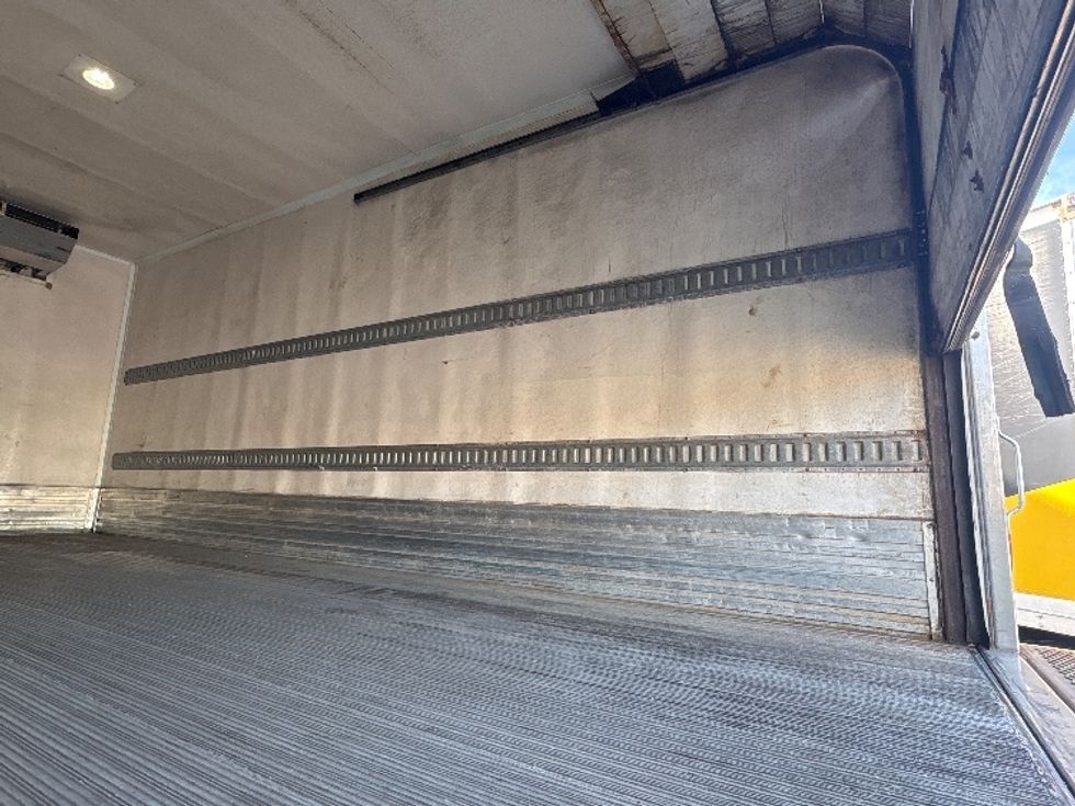 Refrigerated Truck-Light and Medium Duty Trucks-Hino-2019-195-Concord-ON-287,685\n\t\tkm-$ 53,250 - Image 11