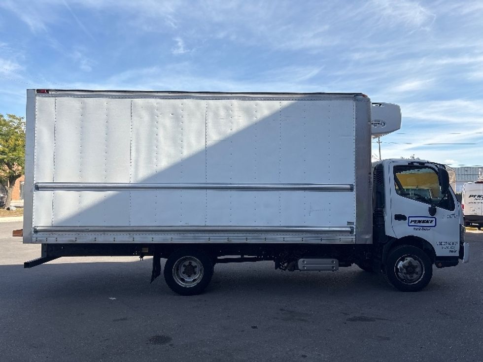 Refrigerated Truck-Light and Medium Duty Trucks-Hino-2019-195-Concord-ON-287,685\n\t\tkm-$ 53,250 - Image 14