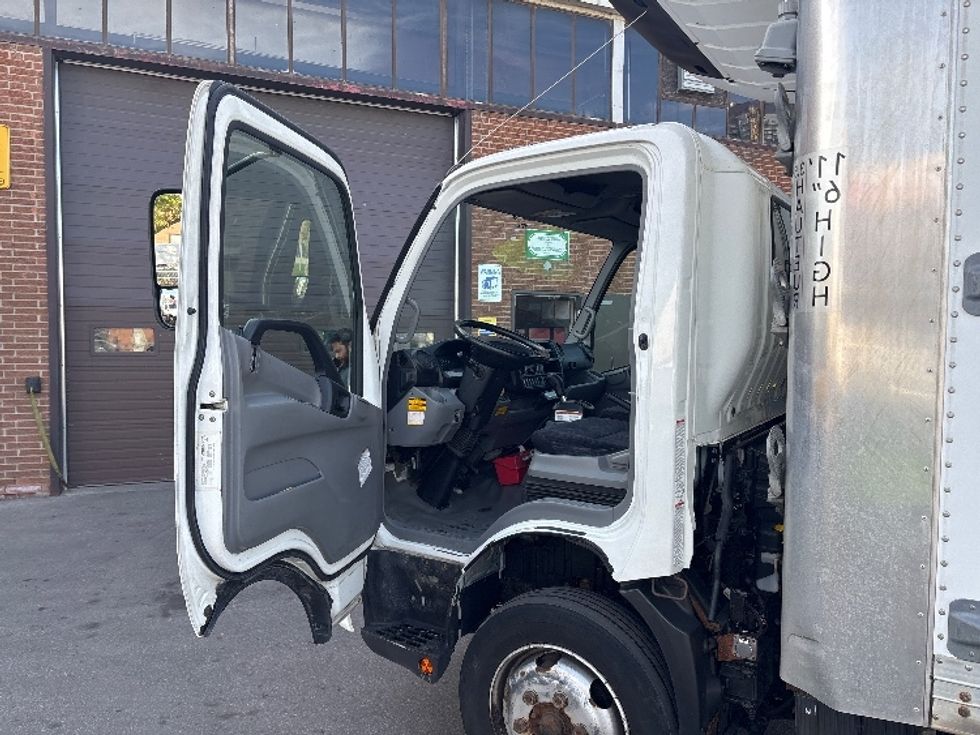 Refrigerated Truck-Light and Medium Duty Trucks-Hino-2019-195-Concord-ON-287,685\n\t\tkm-$ 53,250 - Image 15