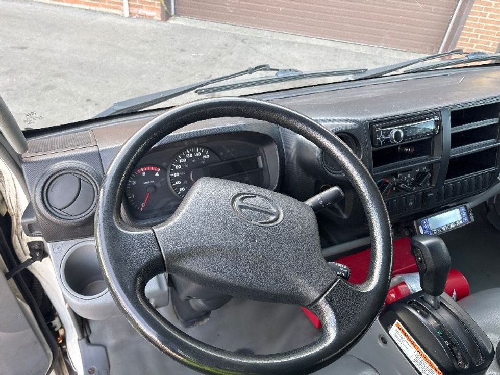 Refrigerated Truck-Light and Medium Duty Trucks-Hino-2019-195-Concord-ON-287,685\n\t\tkm-$ 53,250 - Image 16