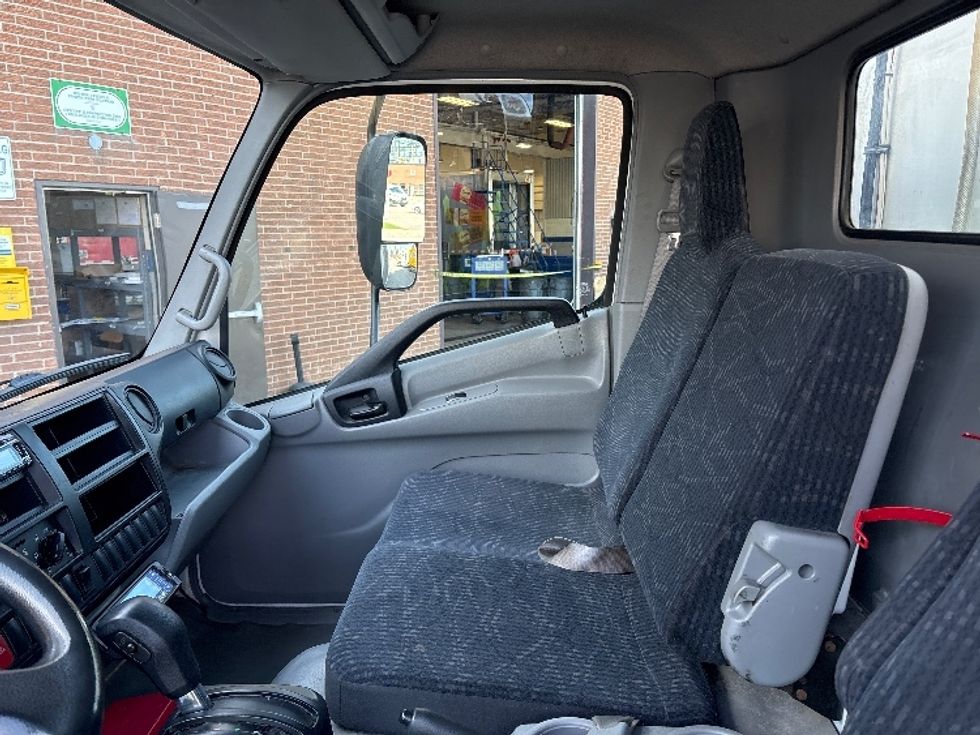 Refrigerated Truck-Light and Medium Duty Trucks-Hino-2019-195-Concord-ON-287,685\n\t\tkm-$ 53,250 - Image 18