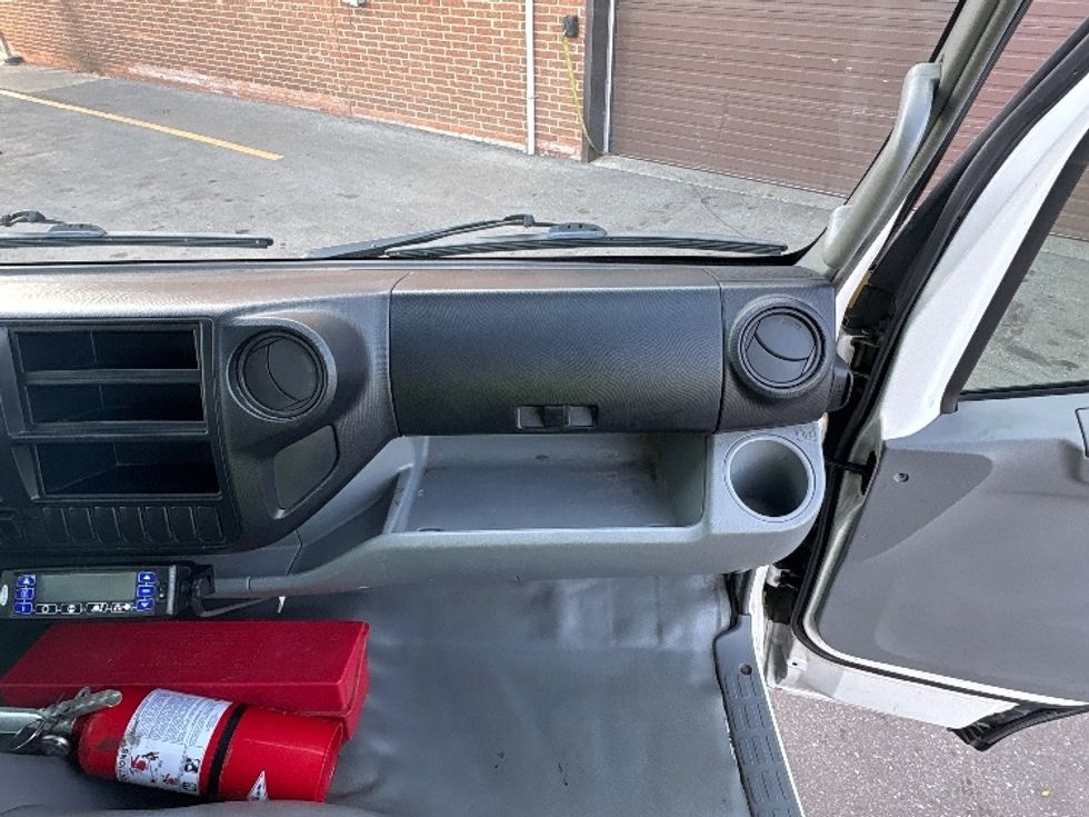 Refrigerated Truck-Light and Medium Duty Trucks-Hino-2019-195-Concord-ON-287,685\n\t\tkm-$ 53,250 - Image 20