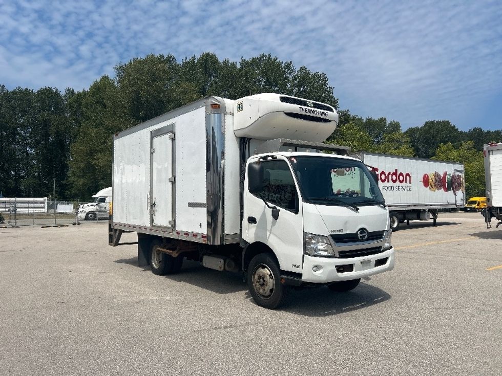 Refrigerated Truck-Light and Medium Duty Trucks-Hino-2019-195-Delta-BC-183,273\n\t\tkm-$ 61,750 - Image 1