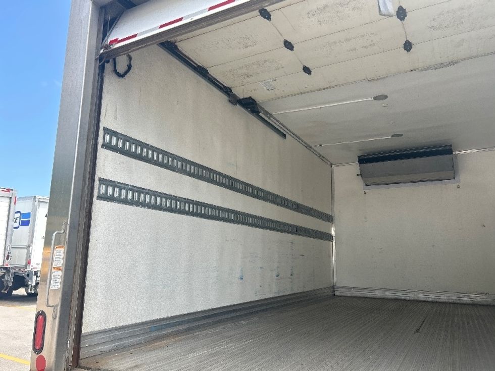 Refrigerated Truck-Light and Medium Duty Trucks-Hino-2019-195-Delta-BC-183,273\n\t\tkm-$ 61,750 - Image 11