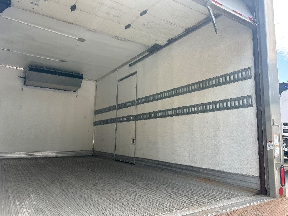 Refrigerated Truck-Light and Medium Duty Trucks-Hino-2019-195-Delta-BC-183,273\n\t\tkm-$ 61,750 - Image 12