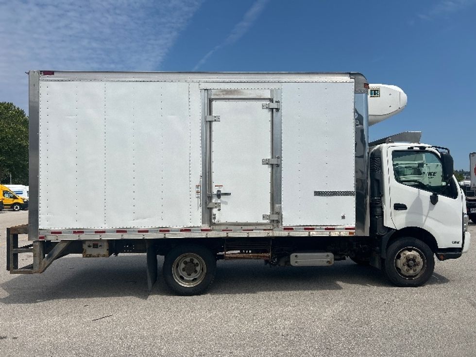 Refrigerated Truck-Light and Medium Duty Trucks-Hino-2019-195-Delta-BC-183,273\n\t\tkm-$ 61,750 - Image 15