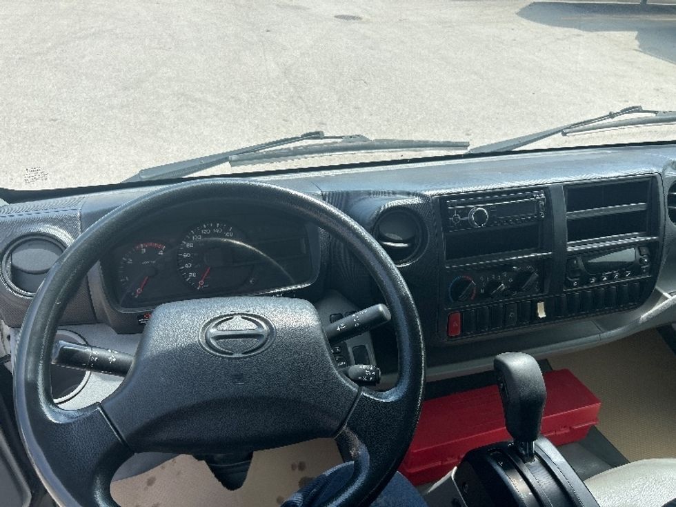 Refrigerated Truck-Light and Medium Duty Trucks-Hino-2019-195-Delta-BC-183,273\n\t\tkm-$ 61,750 - Image 18
