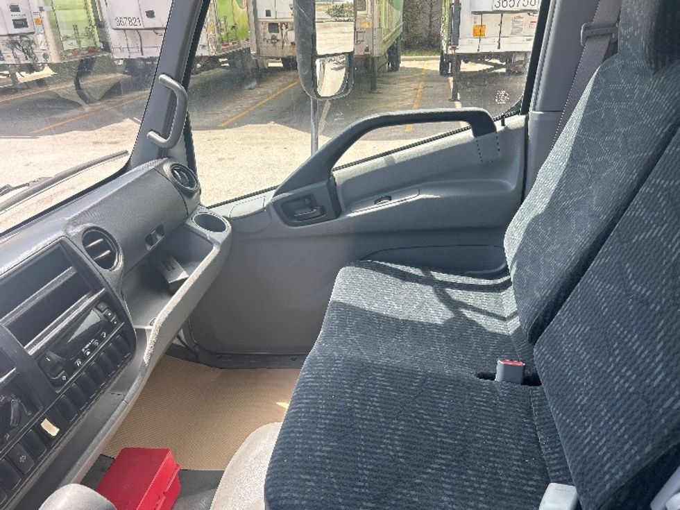 Refrigerated Truck-Light and Medium Duty Trucks-Hino-2019-195-Delta-BC-183,273\n\t\tkm-$ 61,750 - Image 19