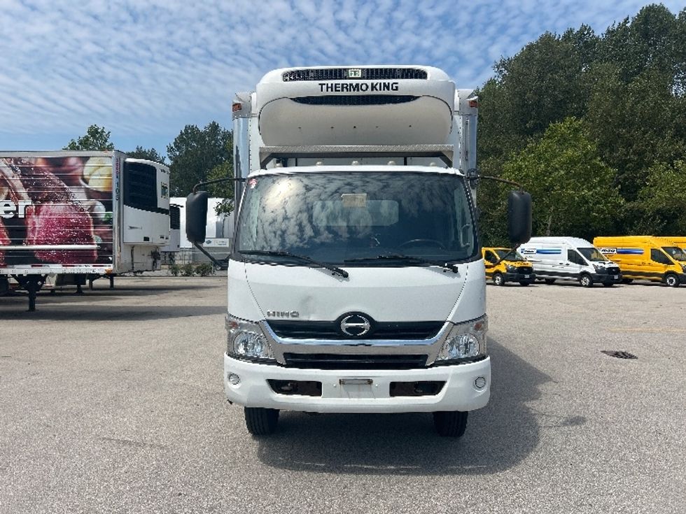 Refrigerated Truck-Light and Medium Duty Trucks-Hino-2019-195-Delta-BC-183,273\n\t\tkm-$ 61,750 - Image 2