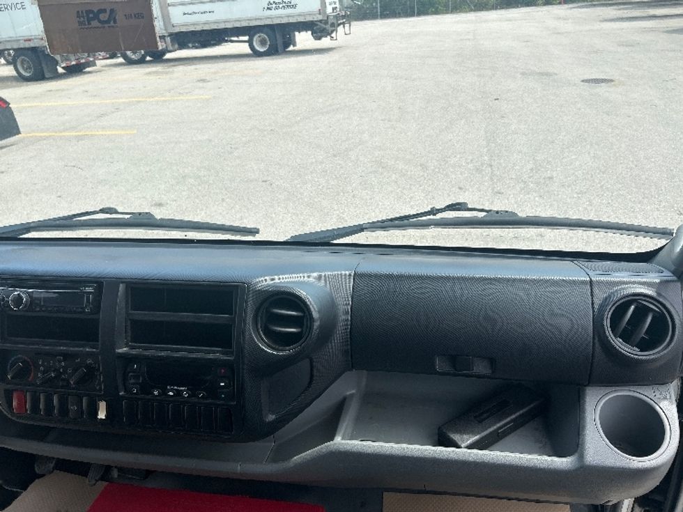 Refrigerated Truck-Light and Medium Duty Trucks-Hino-2019-195-Delta-BC-183,273\n\t\tkm-$ 61,750 - Image 21