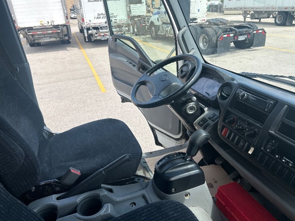 Refrigerated Truck-Light and Medium Duty Trucks-Hino-2019-195-Delta-BC-183,273\n\t\tkm-$ 61,750 - Image 22