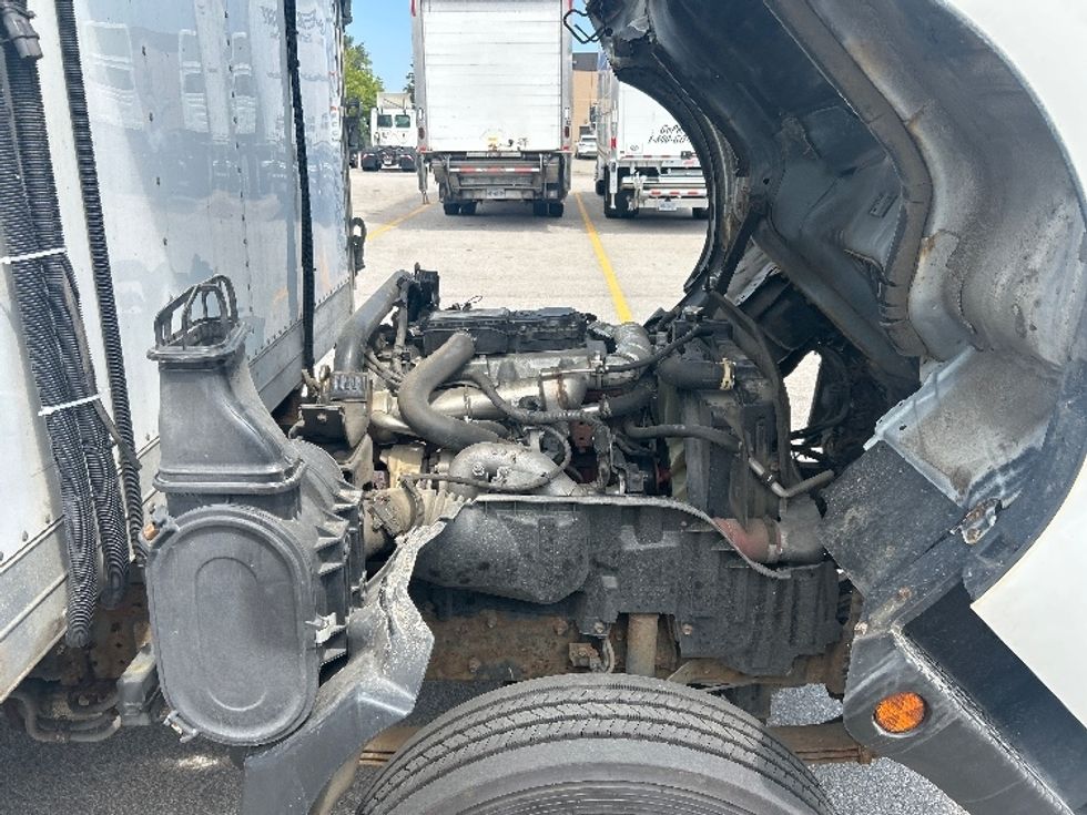 Refrigerated Truck-Light and Medium Duty Trucks-Hino-2019-195-Delta-BC-183,273\n\t\tkm-$ 61,750 - Image 23