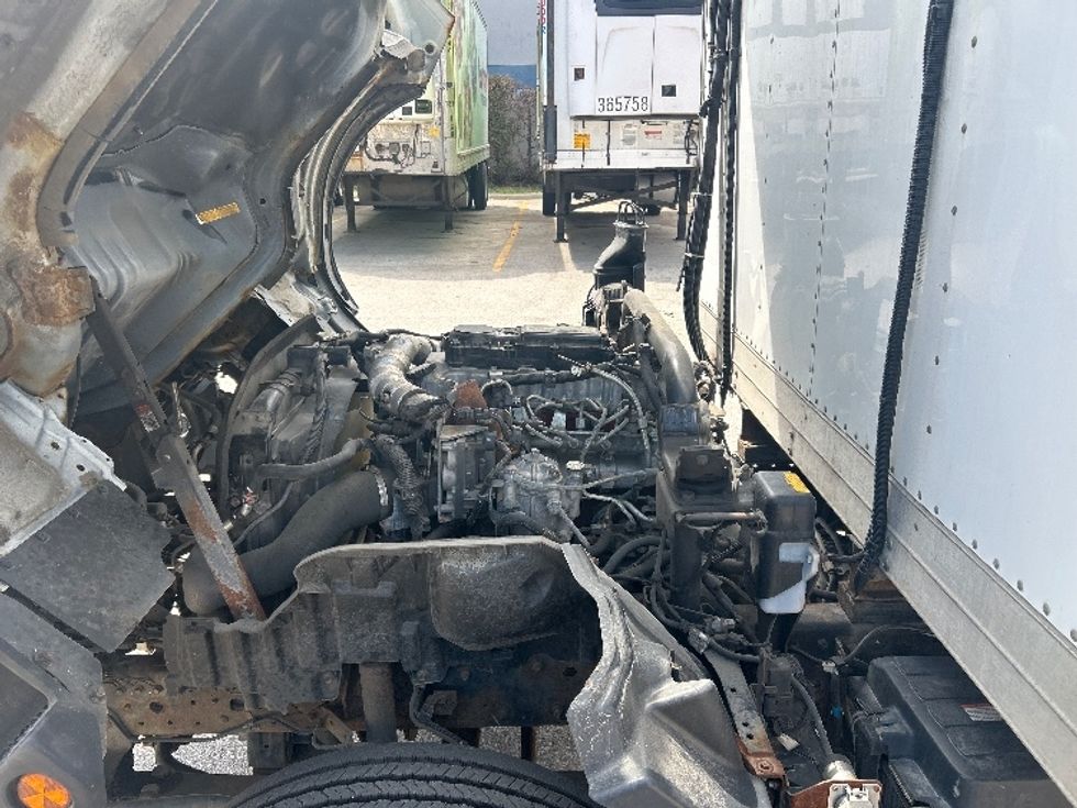 Refrigerated Truck-Light and Medium Duty Trucks-Hino-2019-195-Delta-BC-183,273\n\t\tkm-$ 61,750 - Image 24
