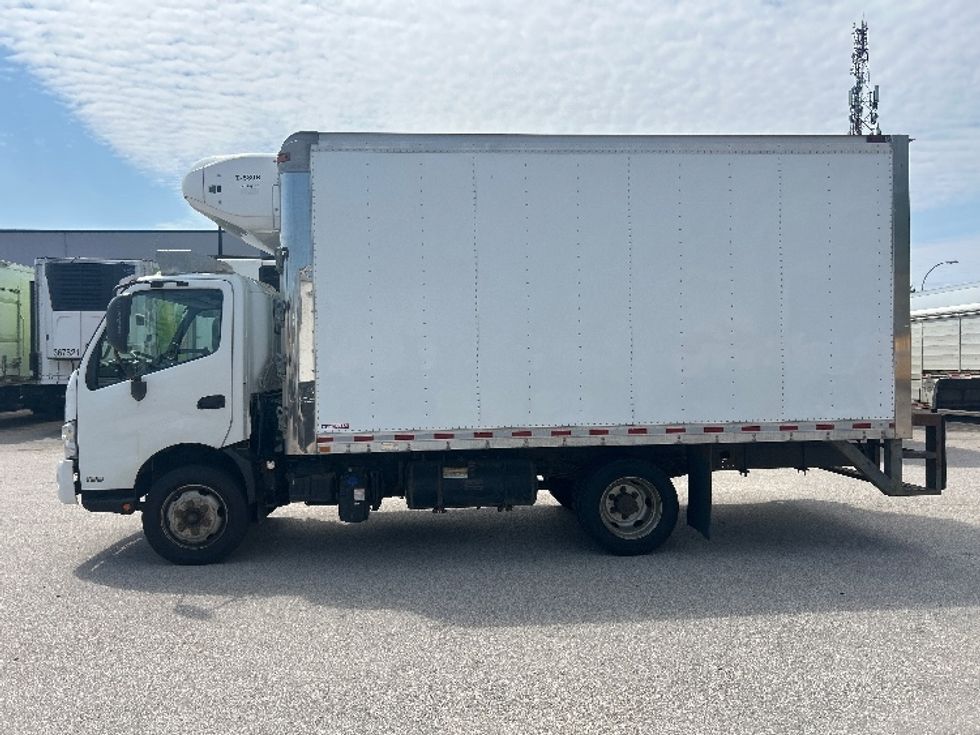 Refrigerated Truck-Light and Medium Duty Trucks-Hino-2019-195-Delta-BC-183,273\n\t\tkm-$ 61,750 - Image 4