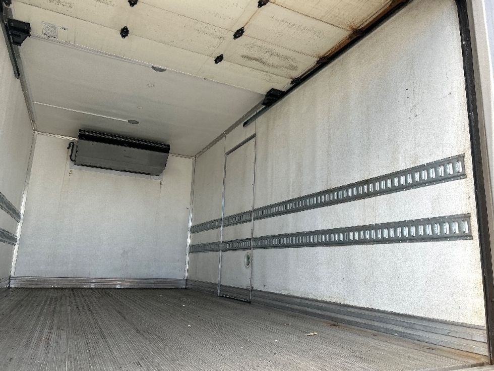 Refrigerated Truck-Light and Medium Duty Trucks-Hino-2019-195-Delta-BC-231,336\n\t\tkm-$ 63,750 - Image 11