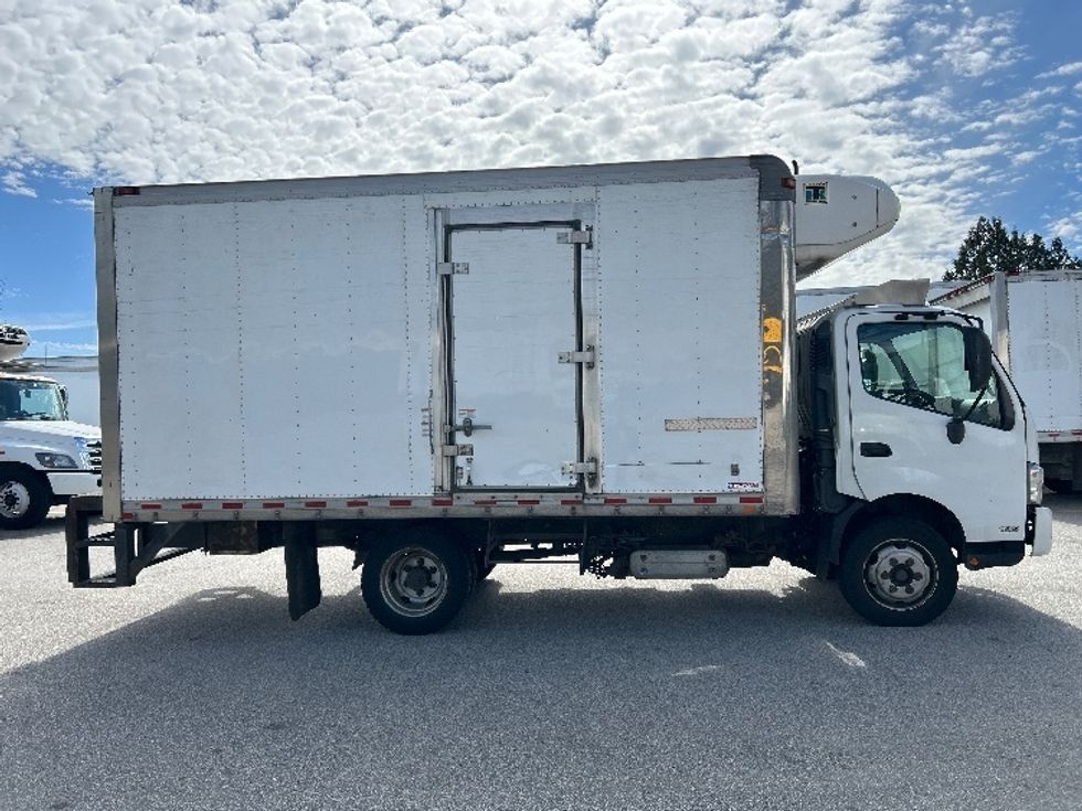 Refrigerated Truck-Light and Medium Duty Trucks-Hino-2019-195-Delta-BC-231,336\n\t\tkm-$ 63,750 - Image 14