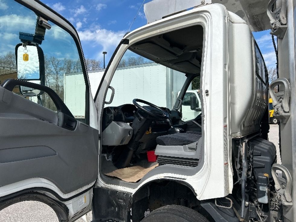 Refrigerated Truck-Light and Medium Duty Trucks-Hino-2019-195-Delta-BC-231,336\n\t\tkm-$ 63,750 - Image 17
