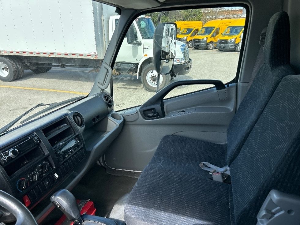 Refrigerated Truck-Light and Medium Duty Trucks-Hino-2019-195-Delta-BC-231,336\n\t\tkm-$ 63,750 - Image 18