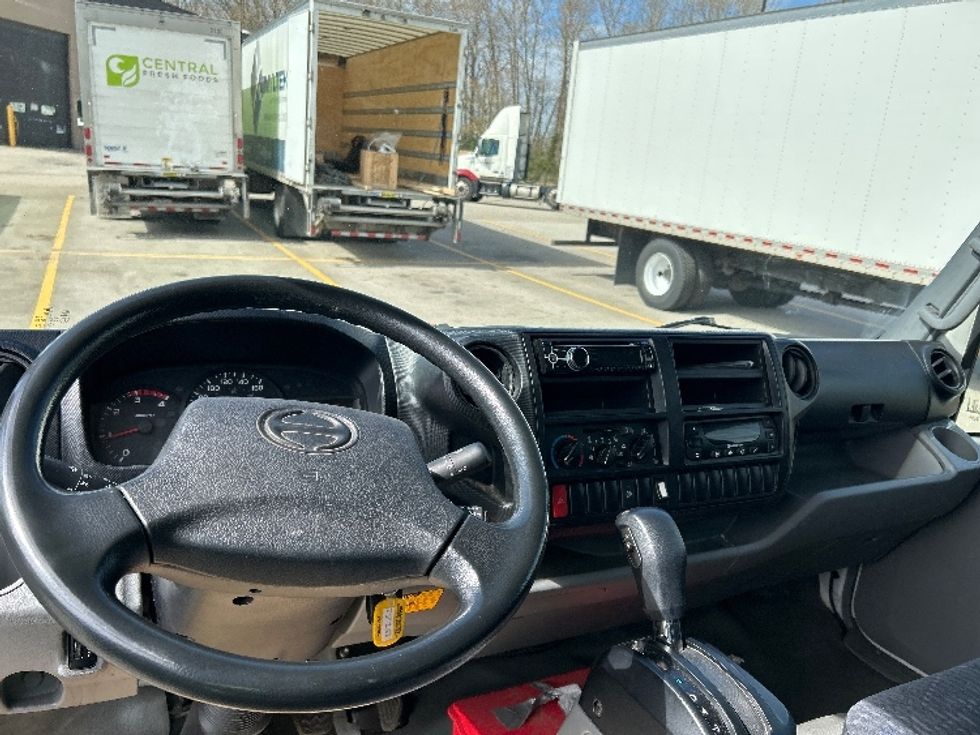 Refrigerated Truck-Light and Medium Duty Trucks-Hino-2019-195-Delta-BC-231,336\n\t\tkm-$ 63,750 - Image 19
