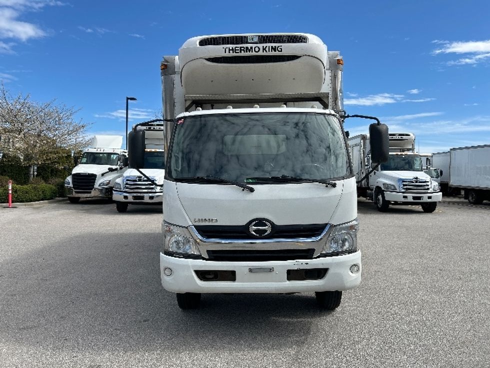 Refrigerated Truck-Light and Medium Duty Trucks-Hino-2019-195-Delta-BC-231,336\n\t\tkm-$ 63,750 - Image 2