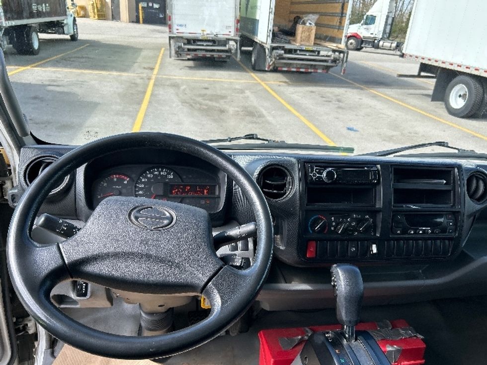 Refrigerated Truck-Light and Medium Duty Trucks-Hino-2019-195-Delta-BC-231,336\n\t\tkm-$ 63,750 - Image 20