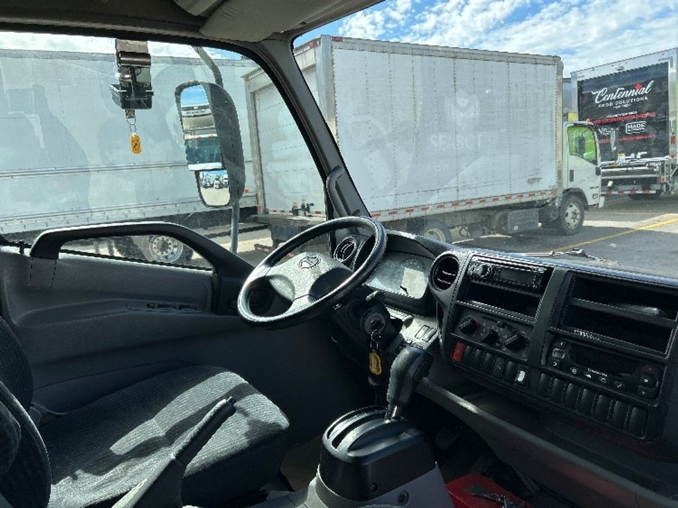 Refrigerated Truck-Light and Medium Duty Trucks-Hino-2019-195-Delta-BC-231,336\n\t\tkm-$ 63,750 - Image 21