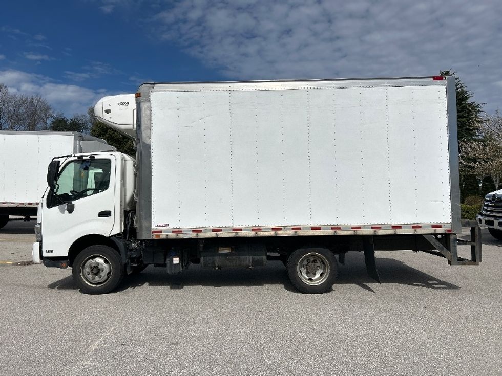 Refrigerated Truck-Light and Medium Duty Trucks-Hino-2019-195-Delta-BC-231,336\n\t\tkm-$ 63,750 - Image 4