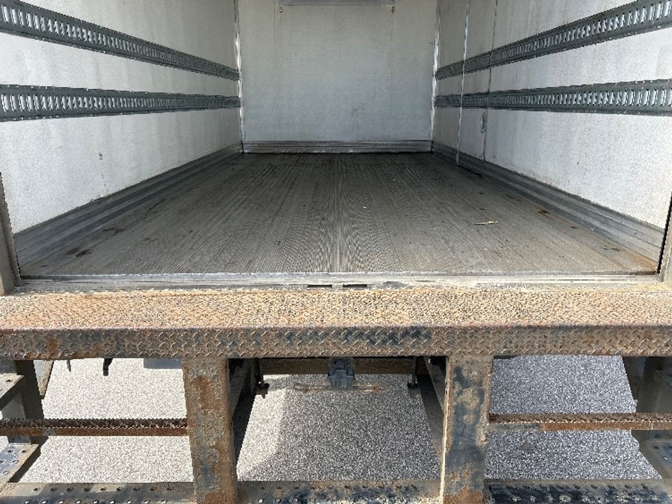 Refrigerated Truck-Light and Medium Duty Trucks-Hino-2019-195-Delta-BC-231,336\n\t\tkm-$ 63,750 - Image 9