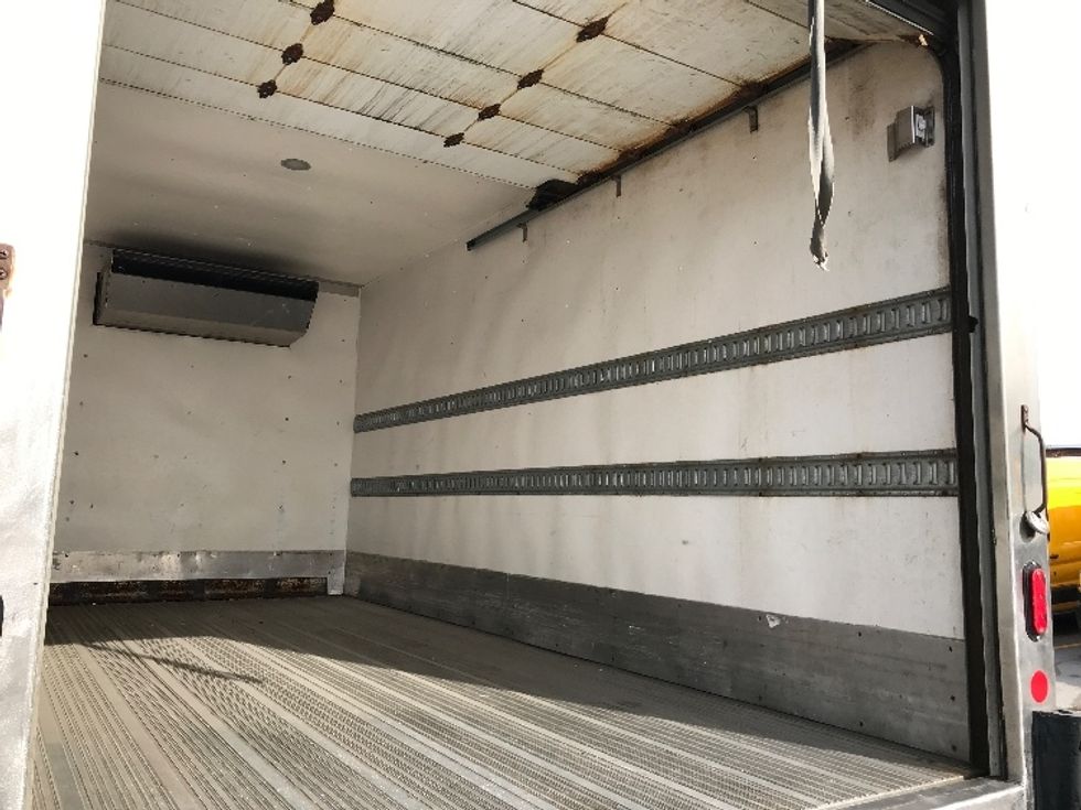 Refrigerated Truck-Light and Medium Duty Trucks-Hino-2019-195-Delta-BC-246,534\n\t\tkm-$ 64,500 - Image 12