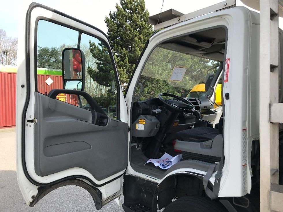 Refrigerated Truck-Light and Medium Duty Trucks-Hino-2019-195-Delta-BC-246,534\n\t\tkm-$ 64,500 - Image 16