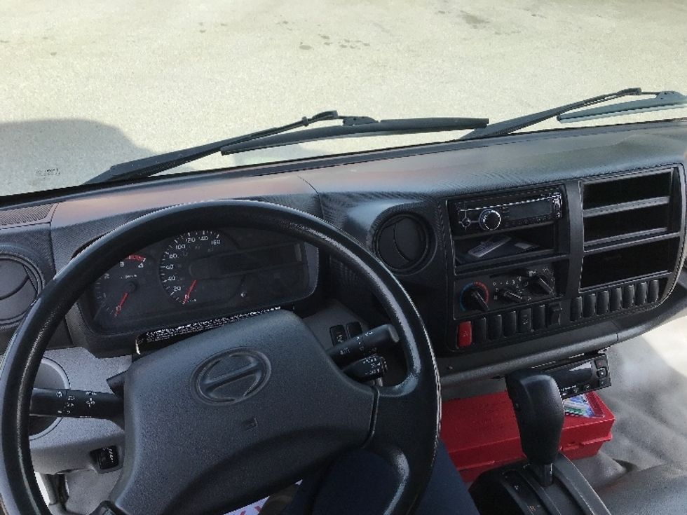 Refrigerated Truck-Light and Medium Duty Trucks-Hino-2019-195-Delta-BC-246,534\n\t\tkm-$ 64,500 - Image 18