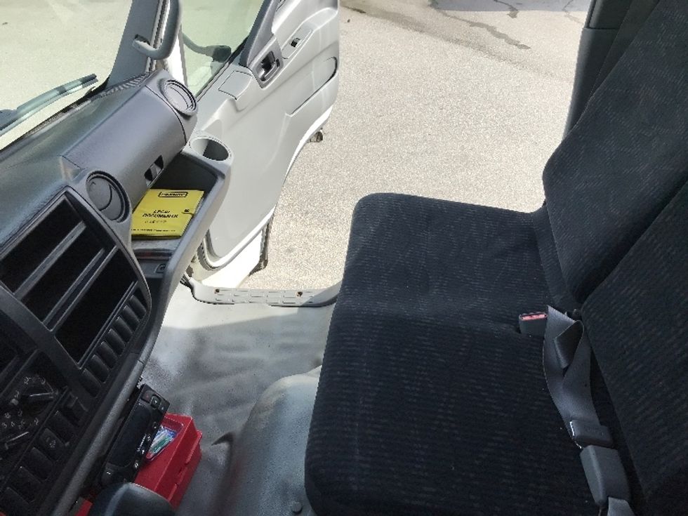 Refrigerated Truck-Light and Medium Duty Trucks-Hino-2019-195-Delta-BC-246,534\n\t\tkm-$ 64,500 - Image 19