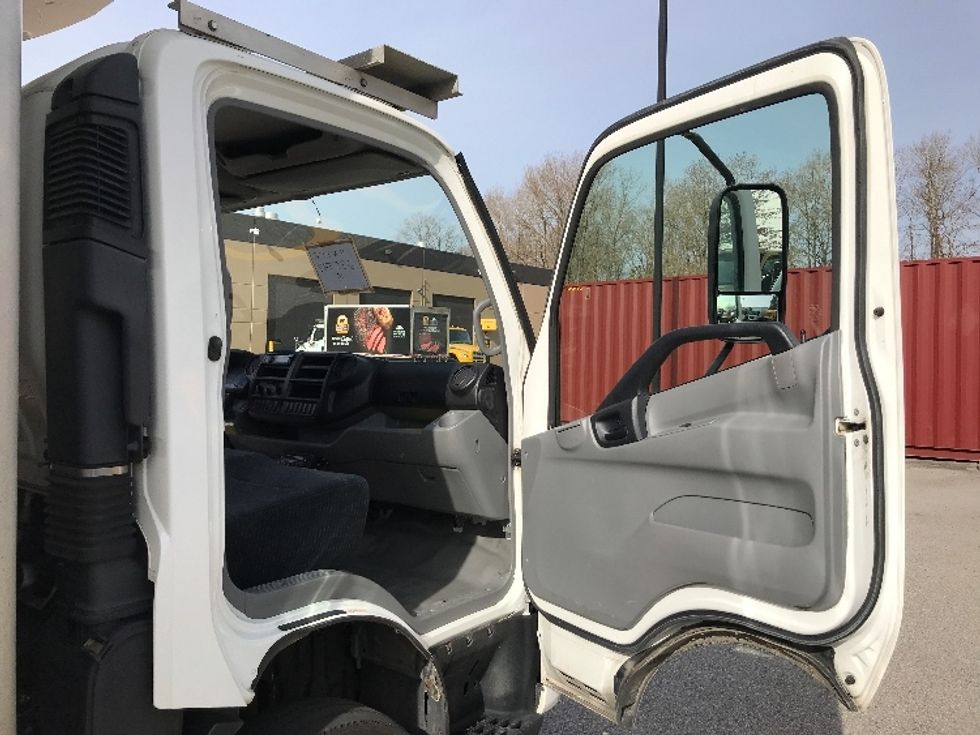 Refrigerated Truck-Light and Medium Duty Trucks-Hino-2019-195-Delta-BC-246,534\n\t\tkm-$ 64,500 - Image 20