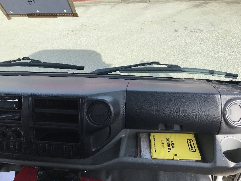 Refrigerated Truck-Light and Medium Duty Trucks-Hino-2019-195-Delta-BC-246,534\n\t\tkm-$ 64,500 - Image 21