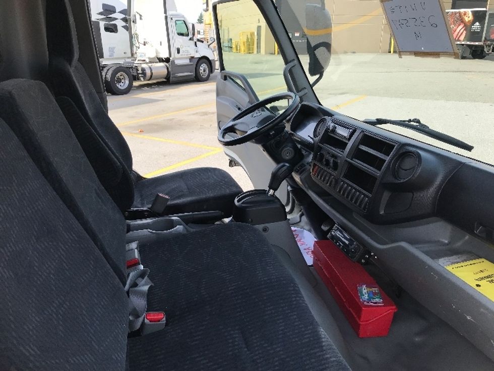 Refrigerated Truck-Light and Medium Duty Trucks-Hino-2019-195-Delta-BC-246,534\n\t\tkm-$ 64,500 - Image 22