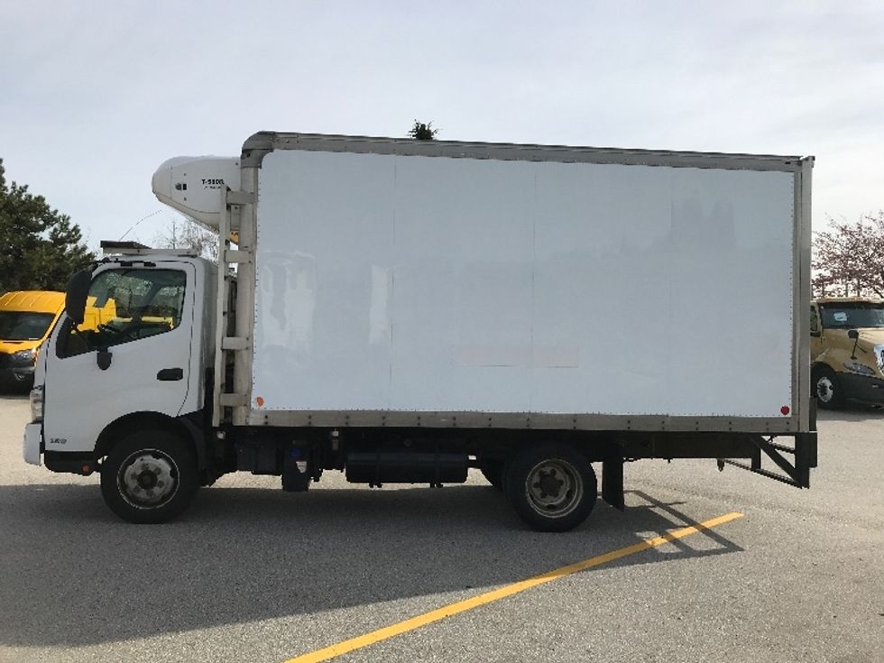 Refrigerated Truck-Light and Medium Duty Trucks-Hino-2019-195-Delta-BC-246,534\n\t\tkm-$ 64,500 - Image 4