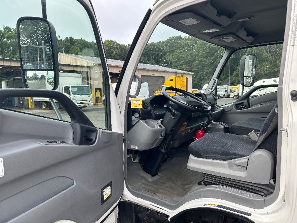 Refrigerated Truck-Light and Medium Duty Trucks-Hino-2019-195-Elmsford-NY-89,888\n\t\tmiles-$ 48,250 - Image 16