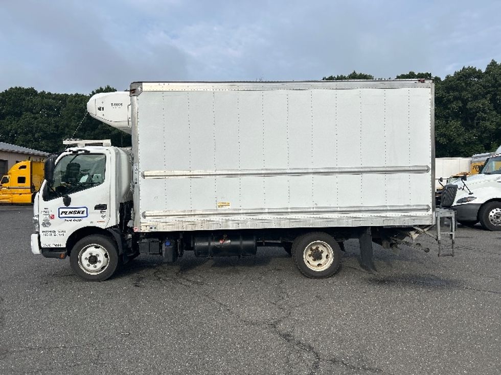Refrigerated Truck-Light and Medium Duty Trucks-Hino-2019-195-Elmsford-NY-89,888\n\t\tmiles-$ 48,250 - Image 4