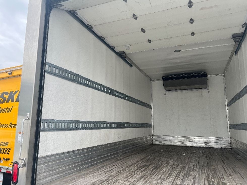 Refrigerated Truck-Light and Medium Duty Trucks-Hino-2019-195-Essex-MD-203,430\n\t\tmiles-$ 35,750 - Image 11