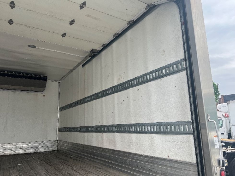 Refrigerated Truck-Light and Medium Duty Trucks-Hino-2019-195-Essex-MD-203,430\n\t\tmiles-$ 35,750 - Image 12