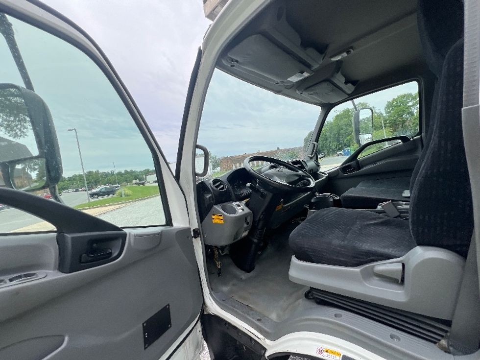 Refrigerated Truck-Light and Medium Duty Trucks-Hino-2019-195-Essex-MD-203,430\n\t\tmiles-$ 35,750 - Image 16