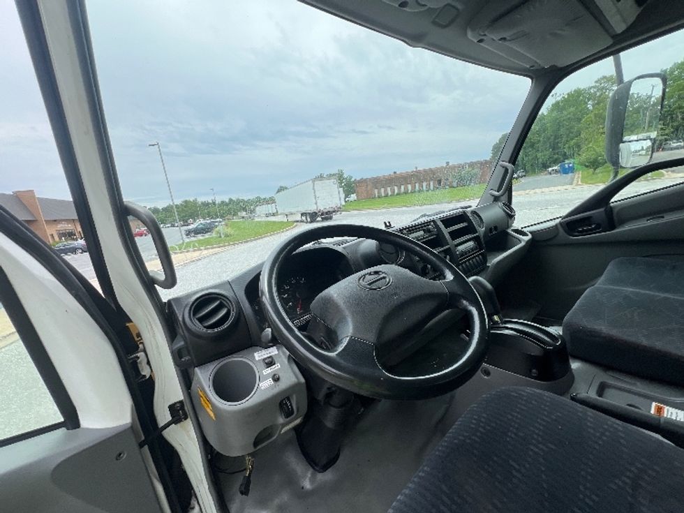 Refrigerated Truck-Light and Medium Duty Trucks-Hino-2019-195-Essex-MD-203,430\n\t\tmiles-$ 35,750 - Image 17