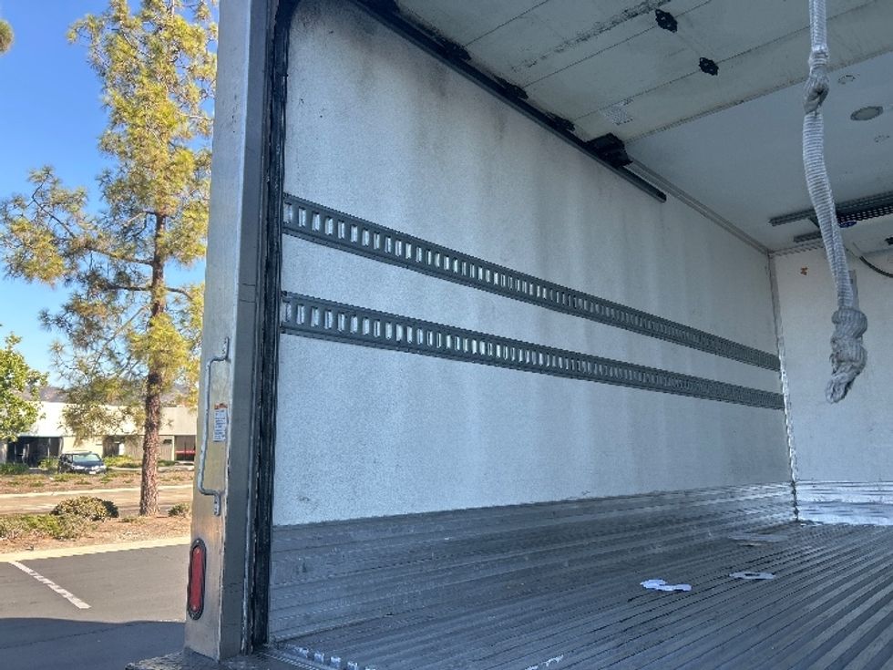 Refrigerated Truck-Light and Medium Duty Trucks-Hino-2019-195-Fontana-CA-201,366\n\t\tmiles-$ 33,000 - Image 11