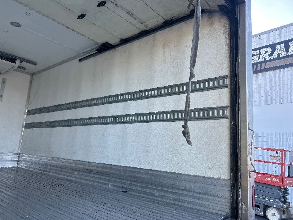 Refrigerated Truck-Light and Medium Duty Trucks-Hino-2019-195-Fontana-CA-201,366\n\t\tmiles-$ 33,000 - Image 12