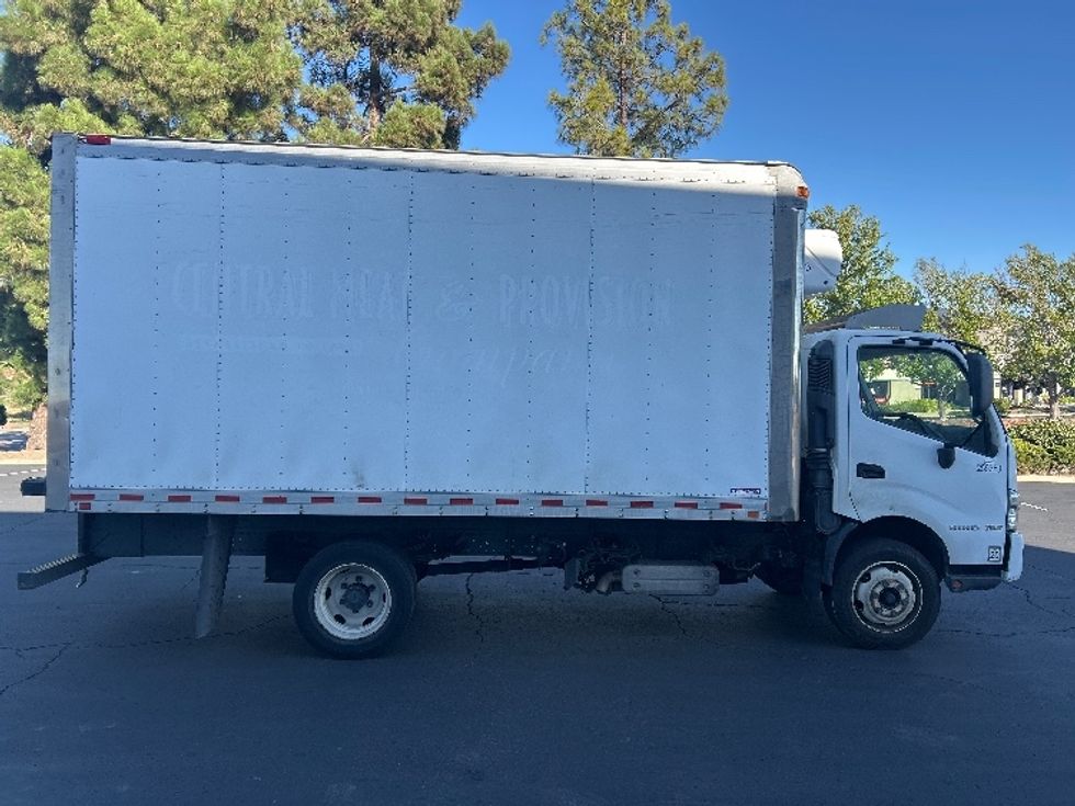 Refrigerated Truck-Light and Medium Duty Trucks-Hino-2019-195-Fontana-CA-201,366\n\t\tmiles-$ 33,000 - Image 15