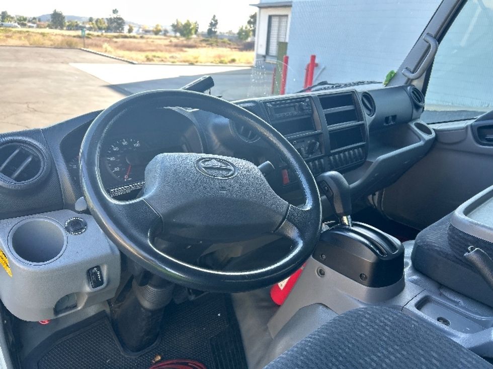 Refrigerated Truck-Light and Medium Duty Trucks-Hino-2019-195-Fontana-CA-201,366\n\t\tmiles-$ 33,000 - Image 17