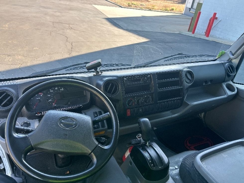 Refrigerated Truck-Light and Medium Duty Trucks-Hino-2019-195-Fontana-CA-201,366\n\t\tmiles-$ 33,000 - Image 18