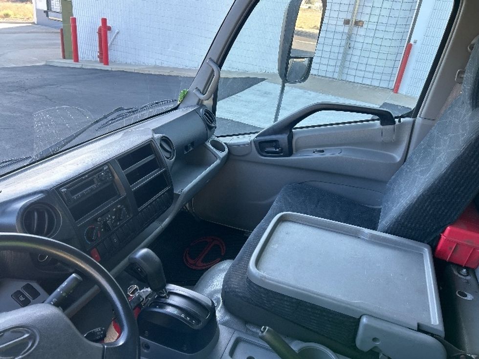 Refrigerated Truck-Light and Medium Duty Trucks-Hino-2019-195-Fontana-CA-201,366\n\t\tmiles-$ 33,000 - Image 19